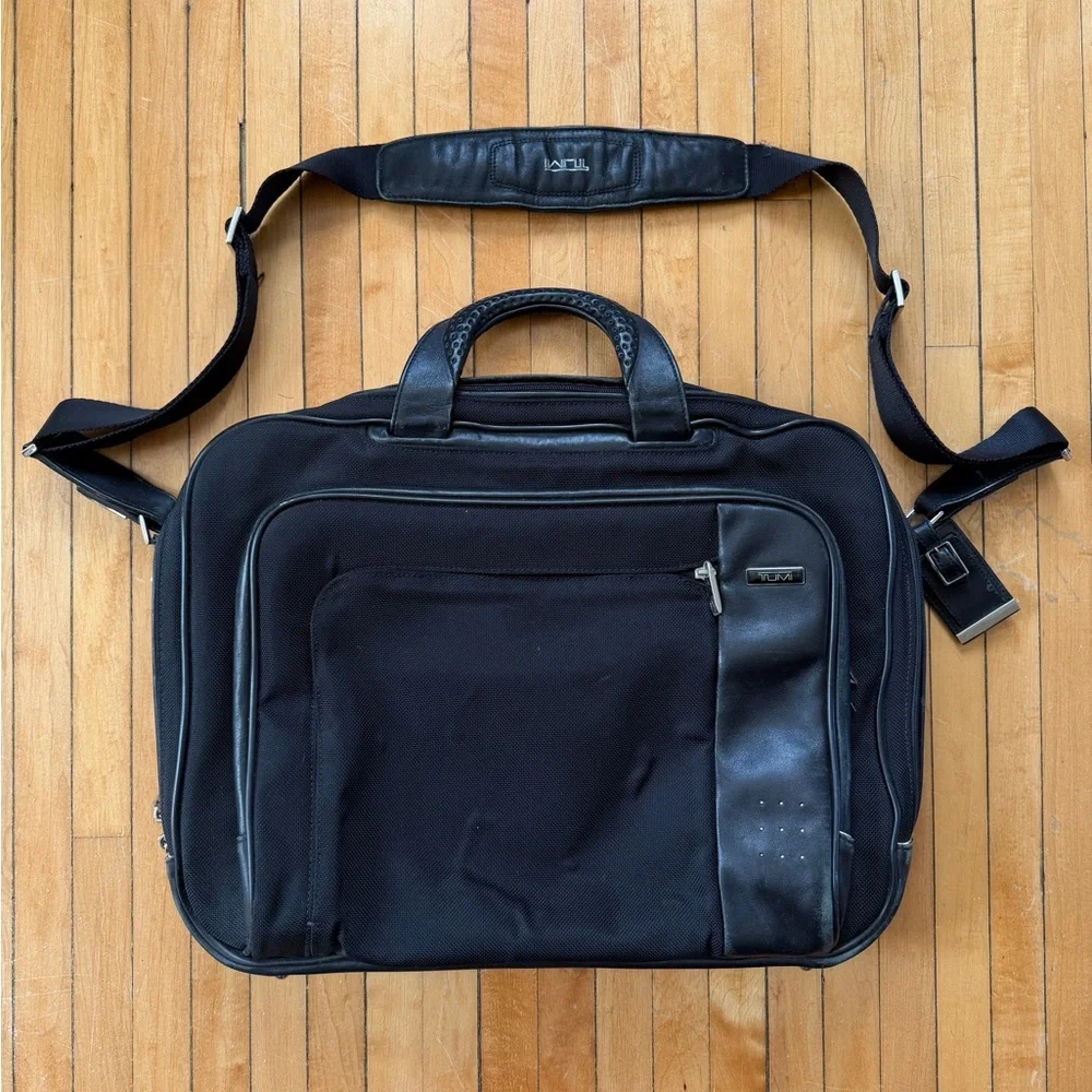Vintage TUMI Innovation 17